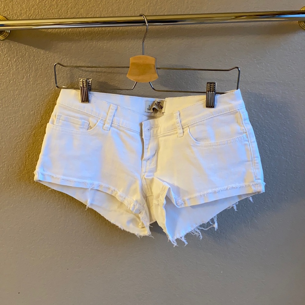 Hollister white short